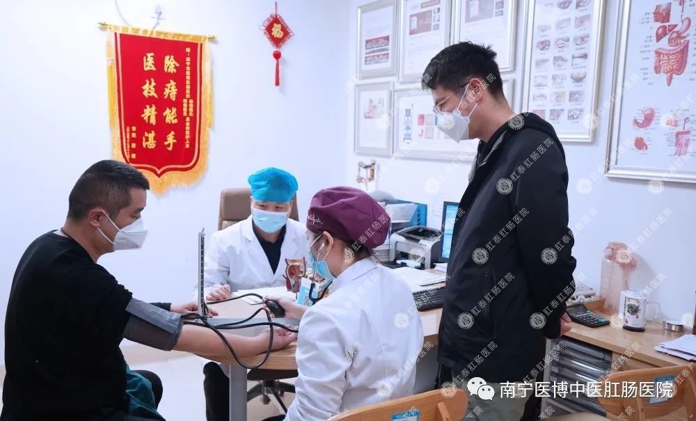 南寧醫(yī)博13周年慶&ldquo;胃腸養(yǎng)護(hù)中心&rdquo;暨&ldquo;博士工作站&rdquo;揭牌儀式圓滿成功